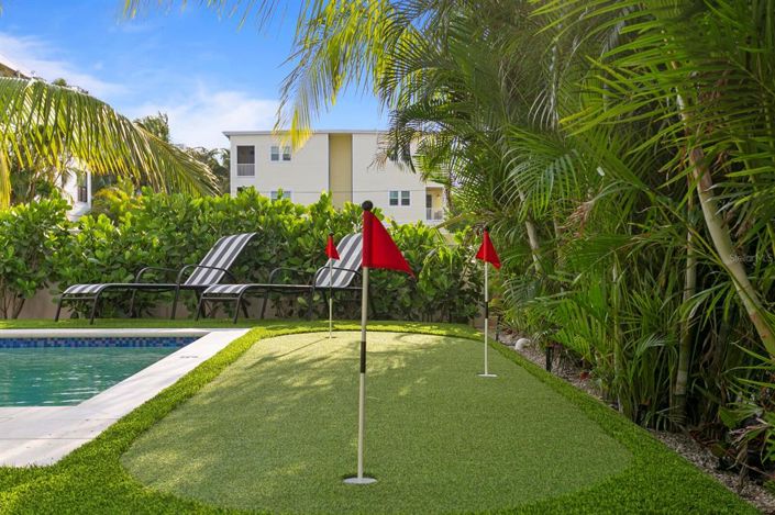 Image No.5-5 Bed Property for sale