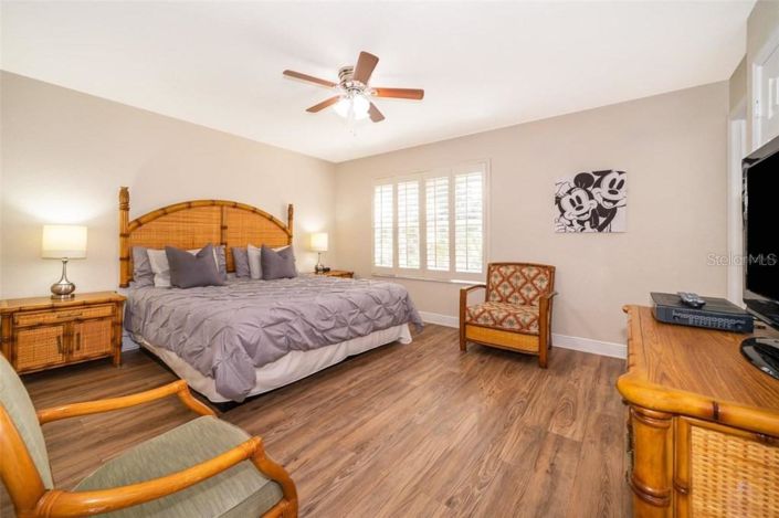 Image No.12-4 Bed Property for sale