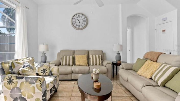 Image No.19-4 Bed Townhouse for sale