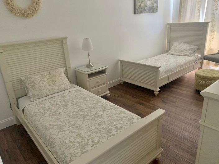 Image No.30-4 Bed Townhouse for sale