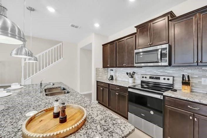 Image No.13-5 Bed Townhouse for sale