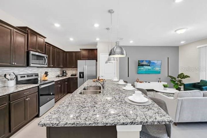 Image No.14-5 Bed Townhouse for sale