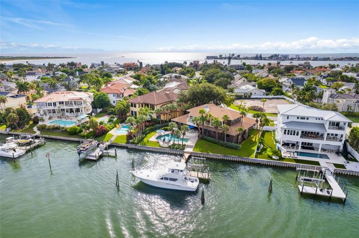 Image No.30-5 Bed Property for sale