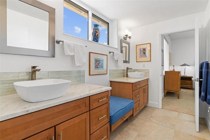 Image No.48-5 Bed Property for sale