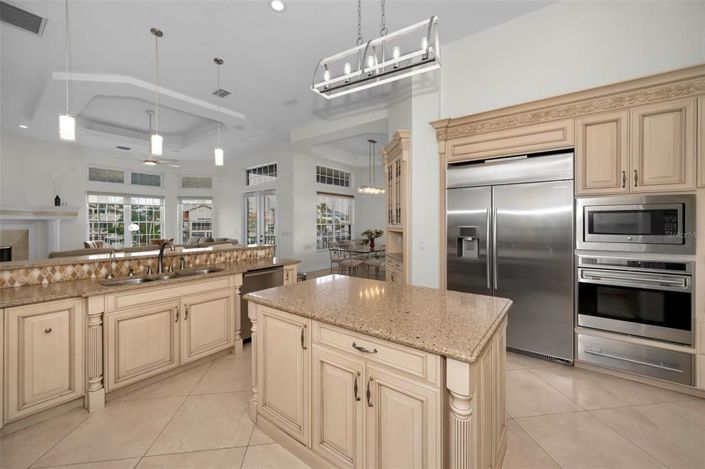 Image No.19-6 Bed Property for sale