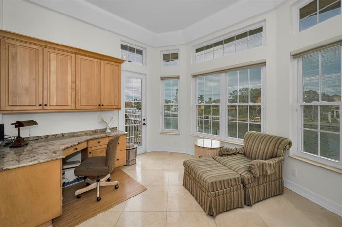 Image No.30-6 Bed Property for sale