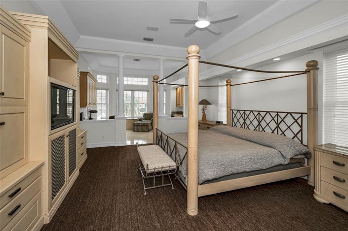 Image No.32-6 Bed Property for sale