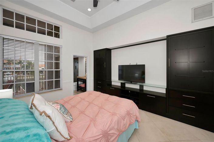 Image No.38-6 Bed Property for sale