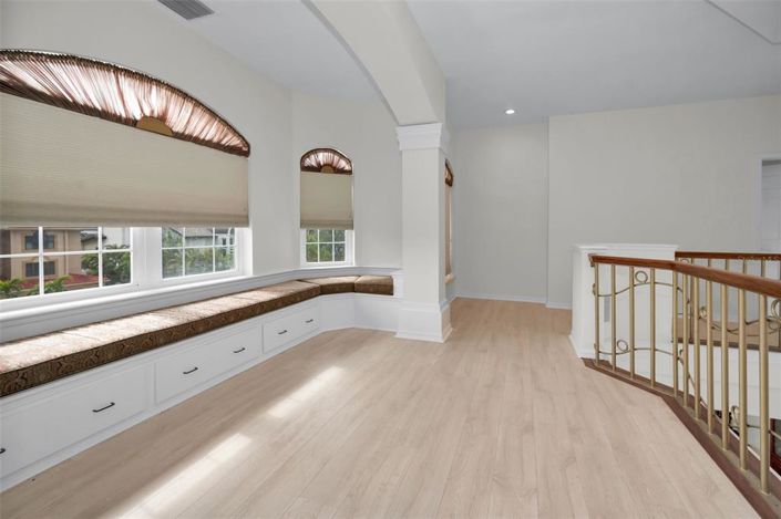 Image No.40-6 Bed Property for sale