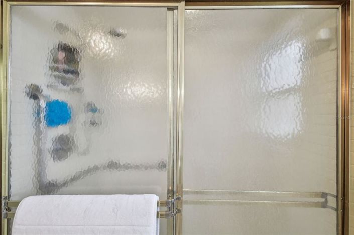 Image No.20-2 Bed Property for sale