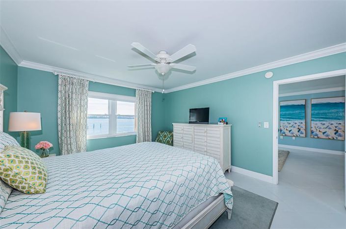 Image No.27-2 Bed Property for sale