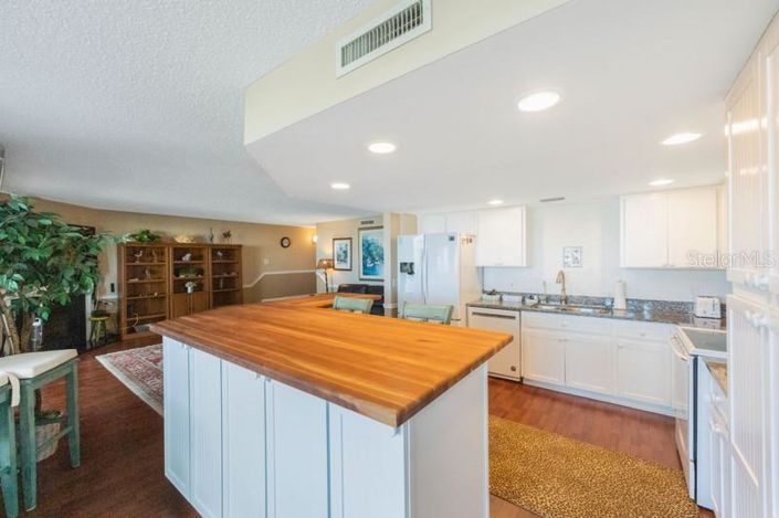 Image No.16-2 Bed Property for sale