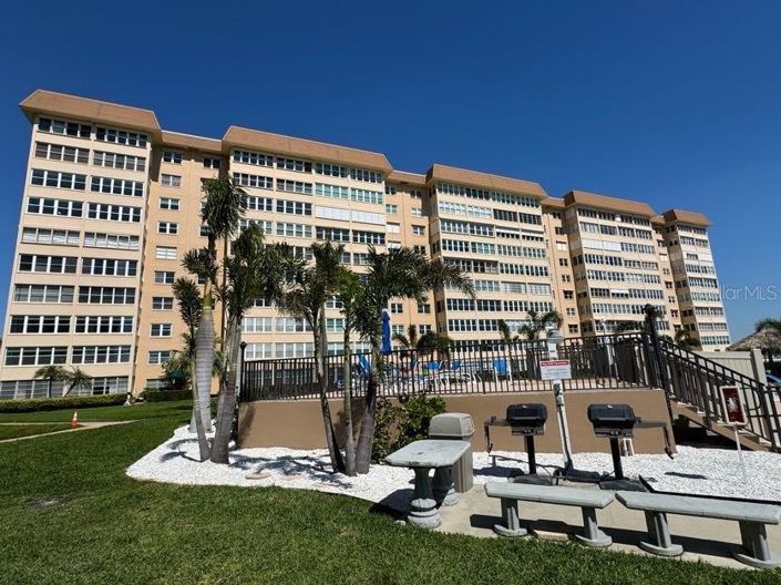 Image No.35-2 Bed Property for sale