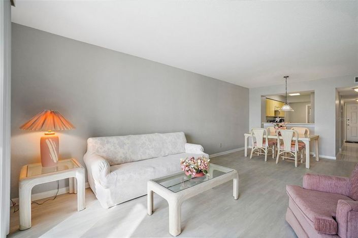 Image No.10-2 Bed Property for sale