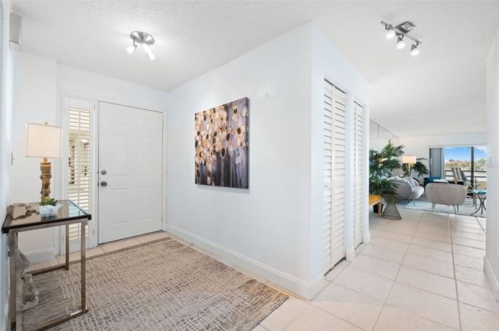 Image No.5-2 Bed Property for sale