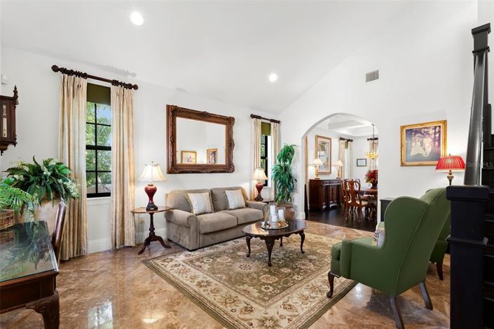 Image No.7-4 Bed Property for sale