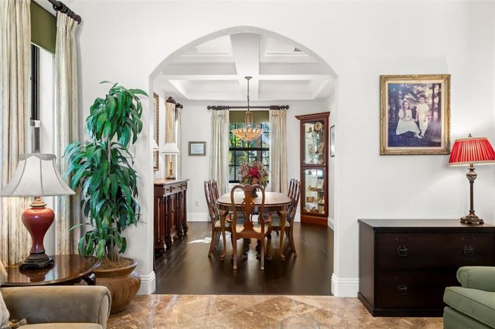 Image No.10-4 Bed Property for sale