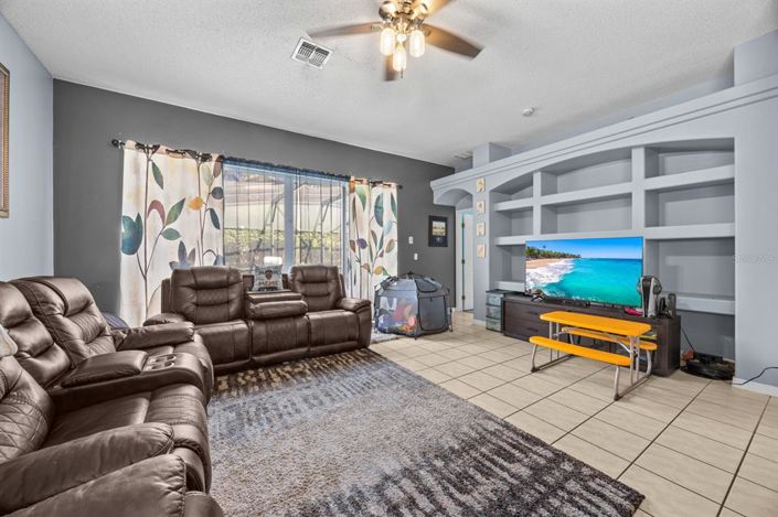 Image No.5-6 Bed Property for sale