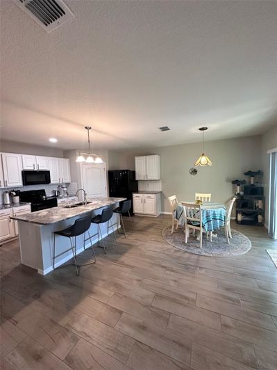 Image No.6-4 Bed Property for sale