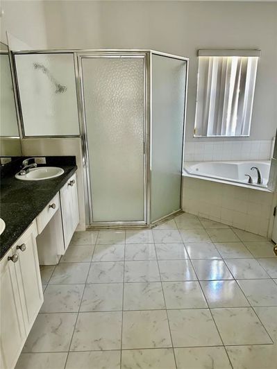 Image No.10-4 Bed Property for sale