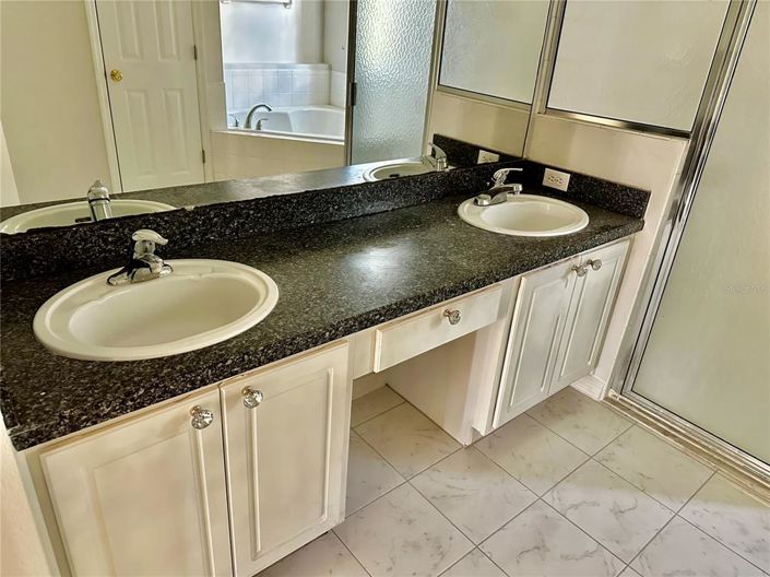 Image No.11-4 Bed Property for sale