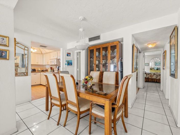 Image No.17-2 Bed Property for sale