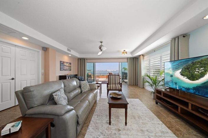 Image No.28-3 Bed Property for sale