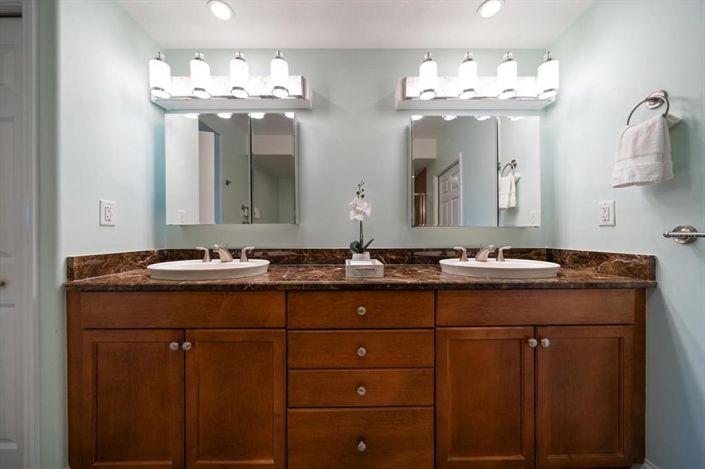 Image No.49-3 Bed Property for sale