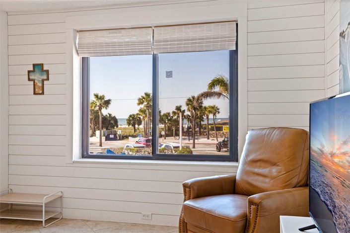 Image No.10-2 Bed Property for sale