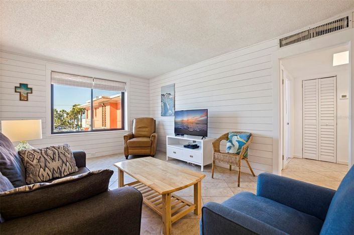 Image No.12-2 Bed Property for sale