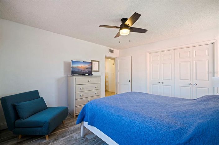 Image No.19-2 Bed Property for sale