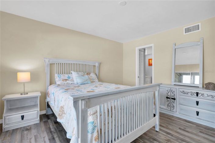 Image No.11-2 Bed Property for sale