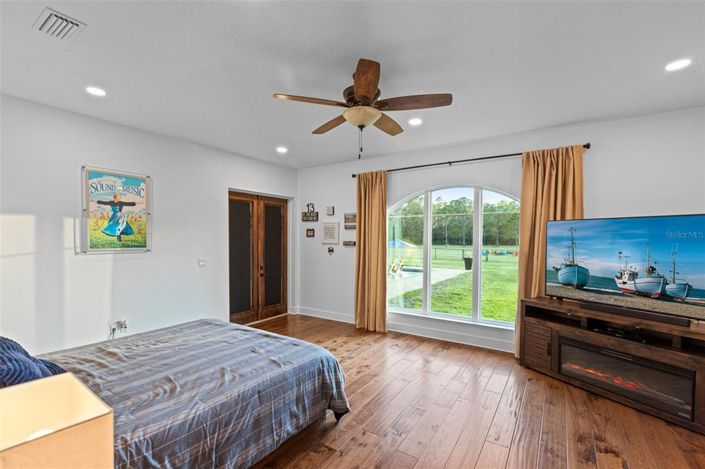 Image No.17-5 Bed Property for sale