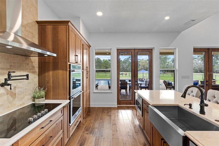 Image No.9-5 Bed Property for sale