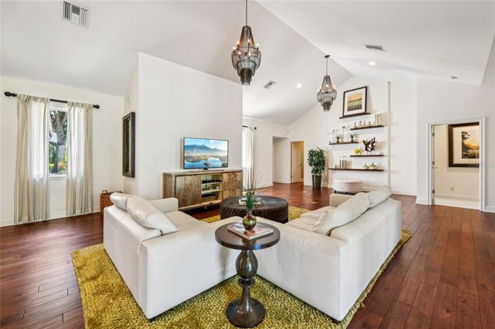 Image No.10-4 Bed Property for sale