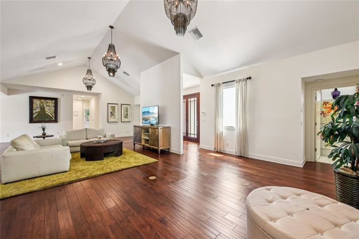 Image No.11-4 Bed Property for sale