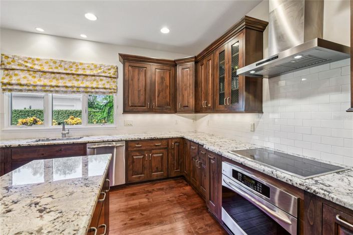 Image No.17-4 Bed Property for sale