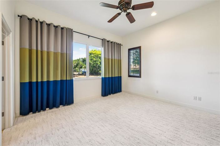 Image No.20-4 Bed Property for sale