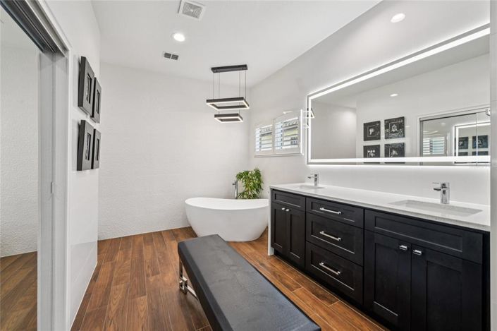 Image No.33-4 Bed Property for sale