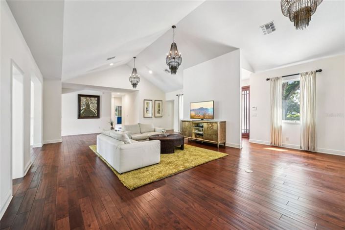 Image No.7-4 Bed Property for sale