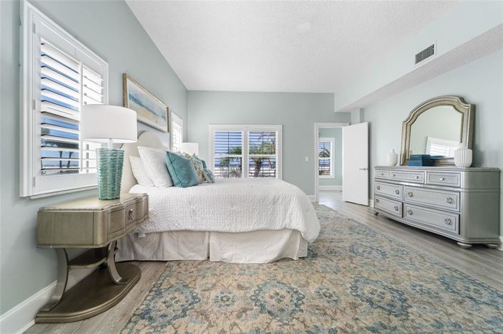 Image No.21-2 Bed Property for sale