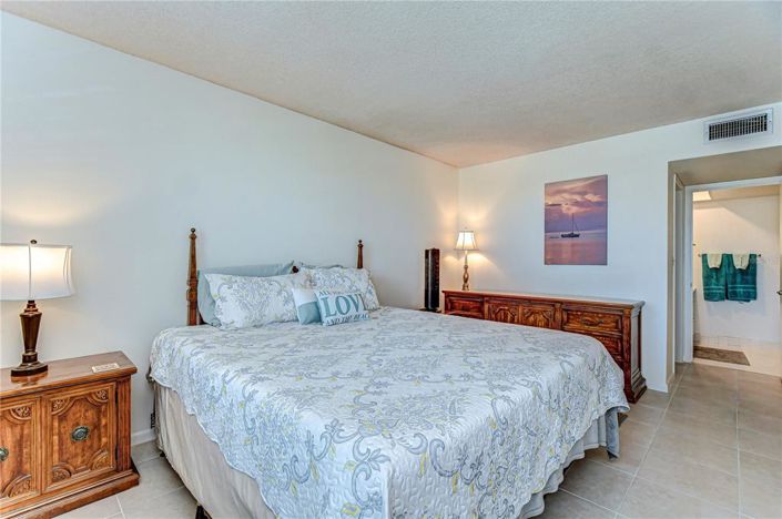 Image No.11-2 Bed Property for sale