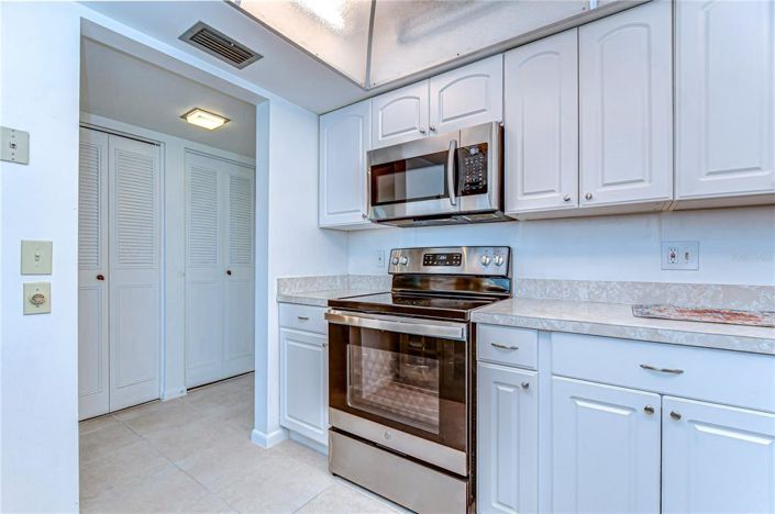 Image No.9-2 Bed Property for sale