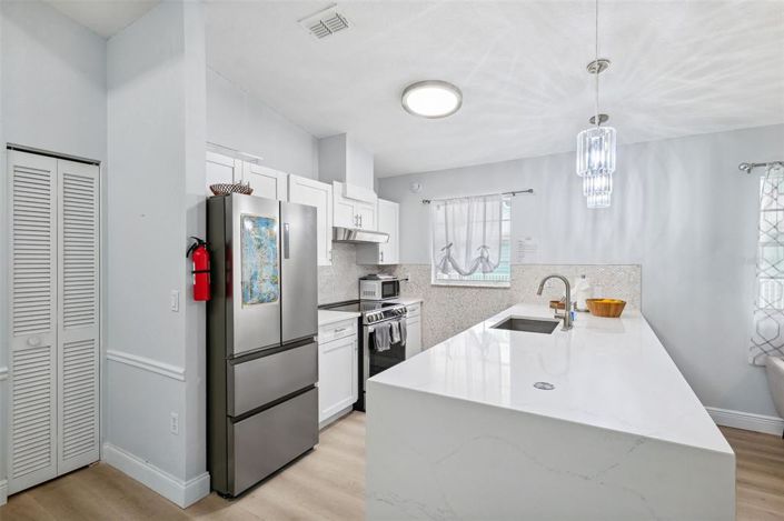 Image No.10-3 Bed Property for sale