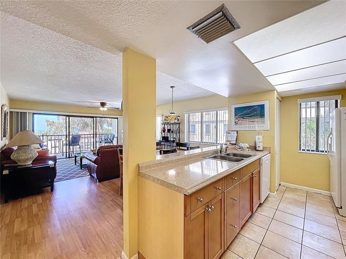 Image No.28-2 Bed Property for sale