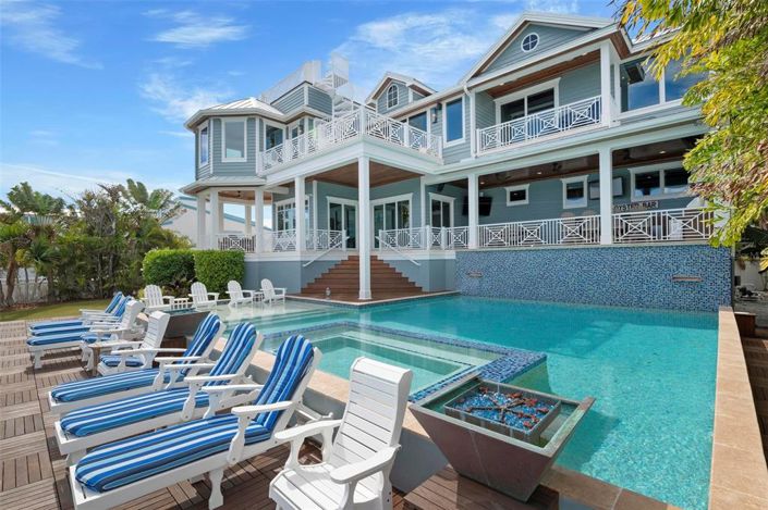 Image No.10-7 Bed Property for sale