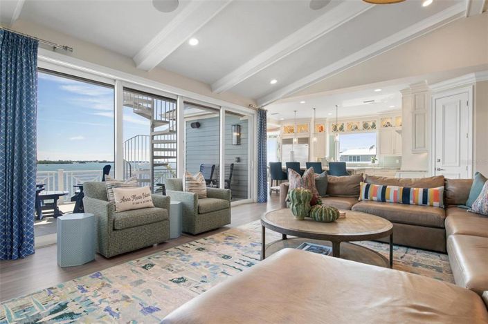 Image No.17-7 Bed Property for sale