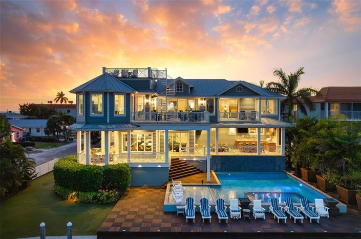 Image No.2-7 Bed Property for sale