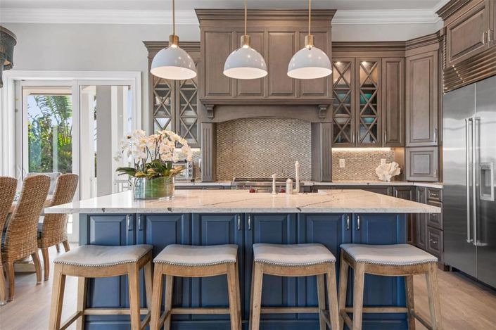 Image No.42-7 Bed Property for sale