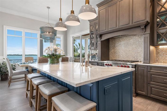 Image No.43-7 Bed Property for sale